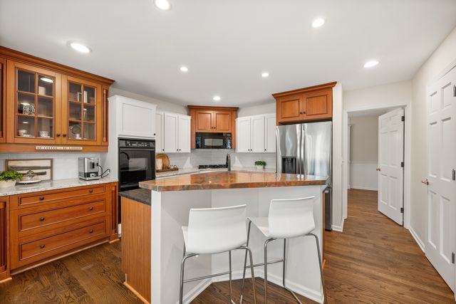 301 Willow Lane, Geneva, IL 60134