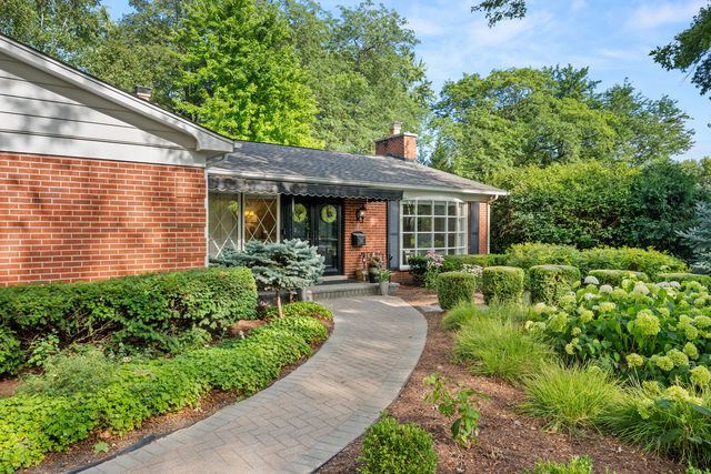 301 Willow Lane, Geneva, IL 60134