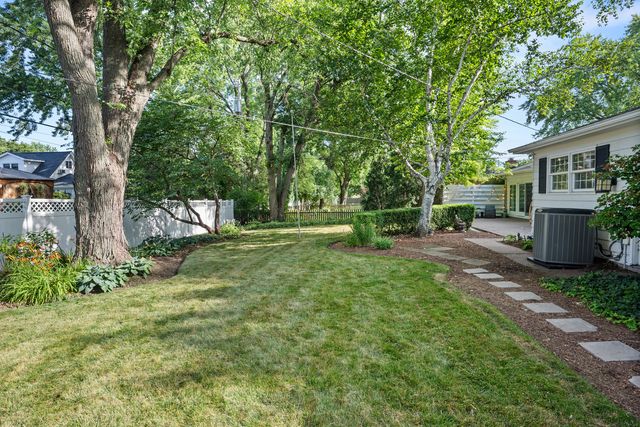 301 Willow Lane, Geneva, IL 60134