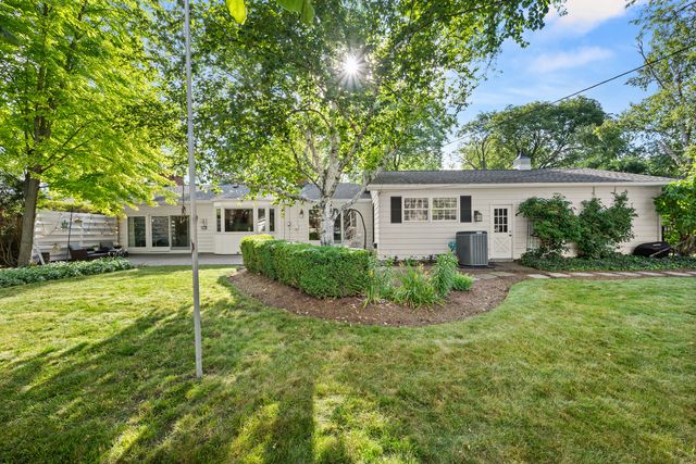 301 Willow Lane, Geneva, IL 60134