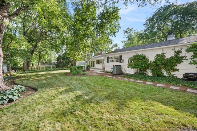 301 Willow Lane, Geneva, IL 60134