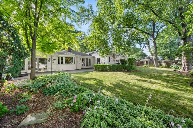 301 Willow Lane, Geneva, IL 60134
