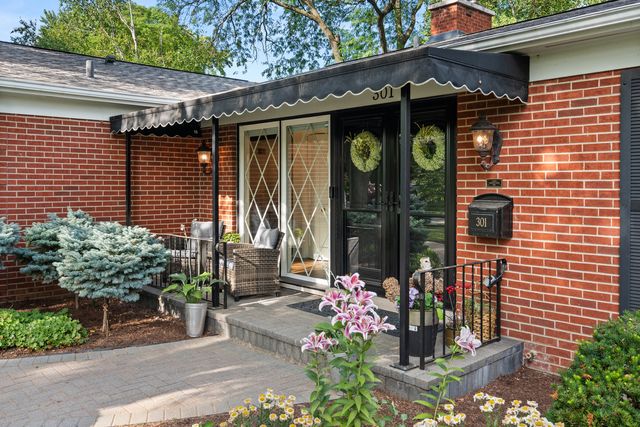 301 Willow Lane, Geneva, IL 60134