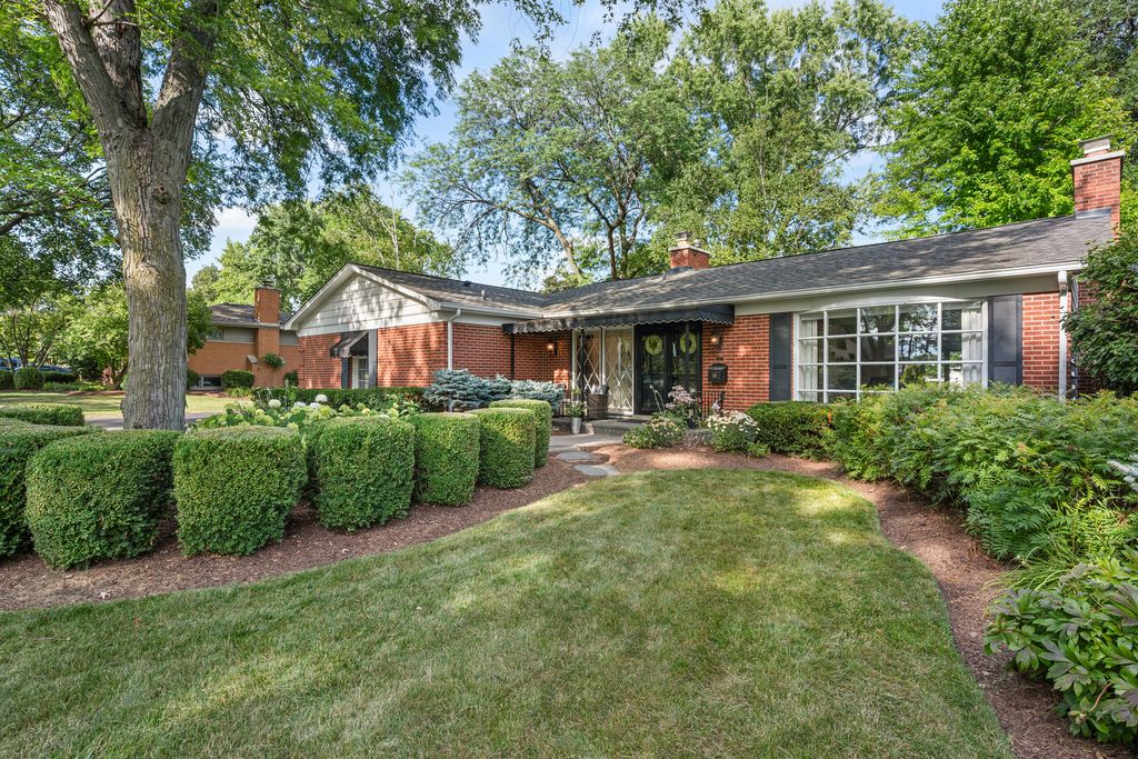 301 Willow Lane, Geneva, IL 60134
