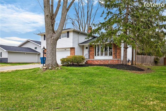 6151 Sherwood Drive, North Olmsted, OH 44070