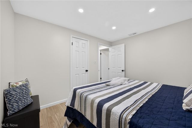 6151 Sherwood Drive, North Olmsted, OH 44070