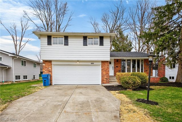 6151 Sherwood Drive, North Olmsted, OH 44070