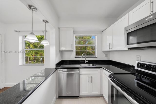 5605 SW 80th Street 10D, Miami, FL 33143