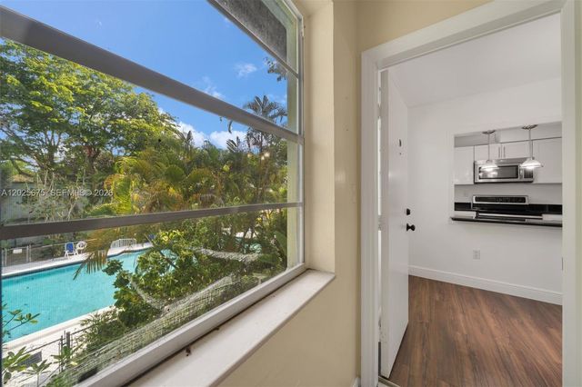 5605 SW 80th Street 10D, Miami, FL 33143
