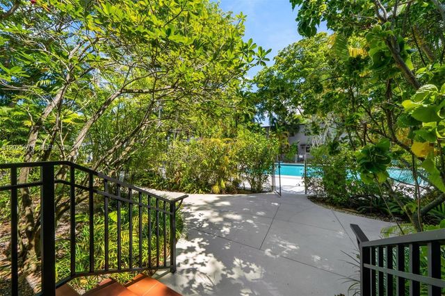 5605 SW 80th Street 10D, Miami, FL 33143