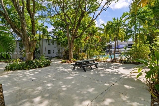 5605 SW 80th Street 10D, Miami, FL 33143