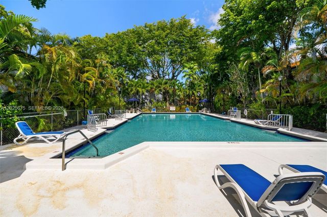5605 SW 80th Street 10D, Miami, FL 33143