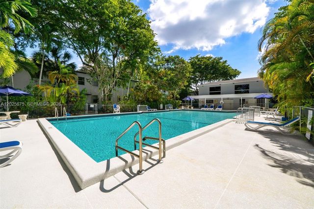 5605 SW 80th Street 10D, Miami, FL 33143