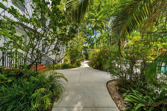 5605 SW 80th Street 10D, Miami, FL 33143