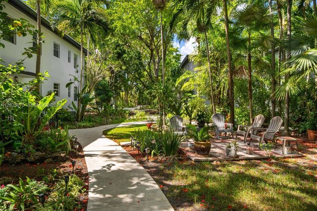 5605 SW 80th Street 10D, Miami, FL 33143