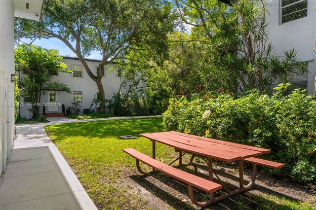 5605 SW 80th Street 10D, Miami, FL 33143