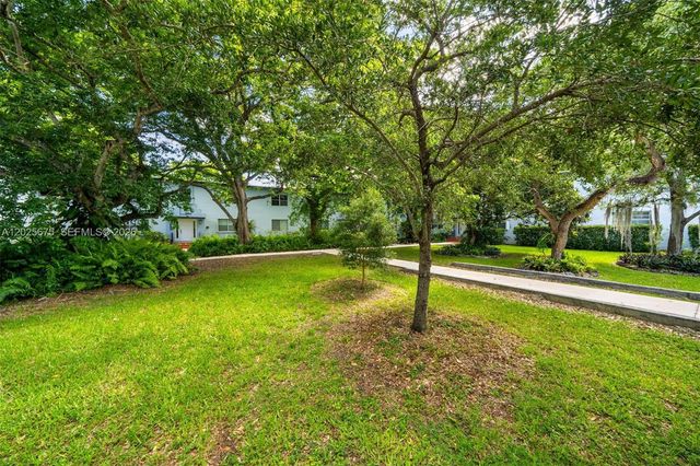 5605 SW 80th Street 10D, Miami, FL 33143