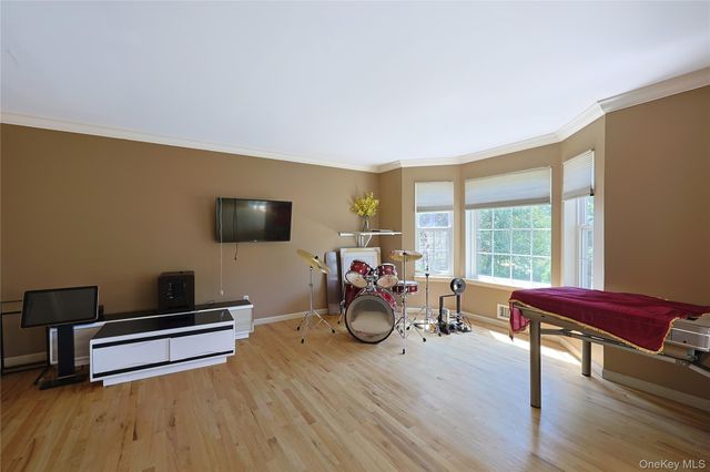 1010 Pine View, New Windsor, NY 12553