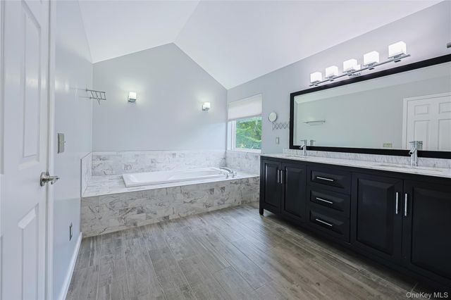 1010 Pine View, New Windsor, NY 12553