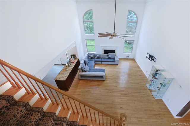 1010 Pine View, New Windsor, NY 12553