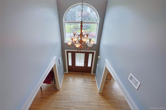 1010 Pine View, New Windsor, NY 12553