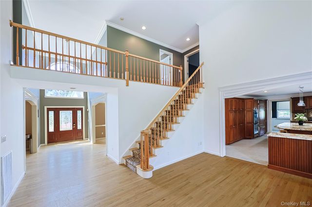 1010 Pine View, New Windsor, NY 12553