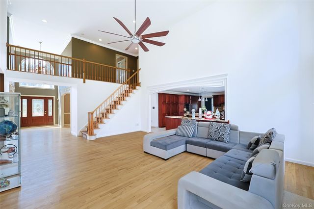 1010 Pine View, New Windsor, NY 12553