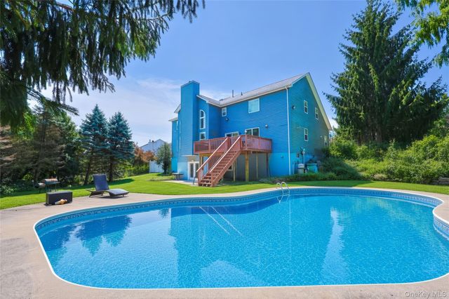 1010 Pine View, New Windsor, NY 12553