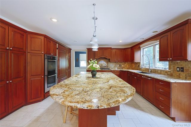1010 Pine View, New Windsor, NY 12553