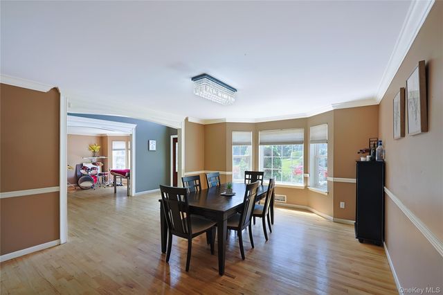 1010 Pine View, New Windsor, NY 12553