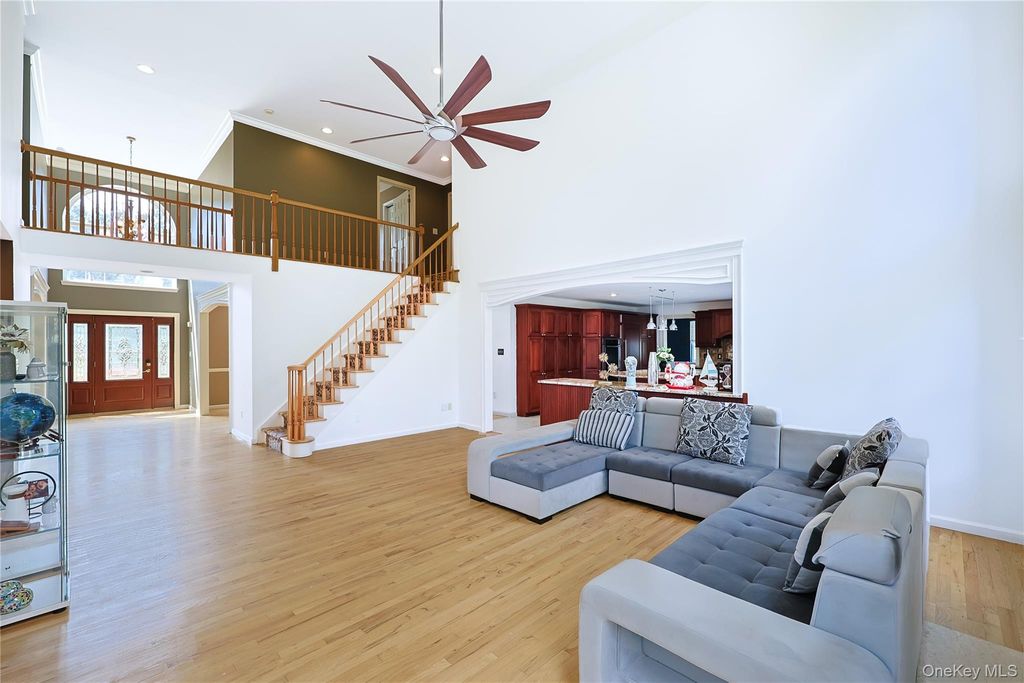 1010 Pine View, New Windsor, NY 12553 — photo 4