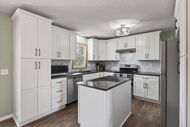 2505 Brenner Street, Roseville, MN 55113