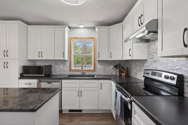2505 Brenner Street, Roseville, MN 55113