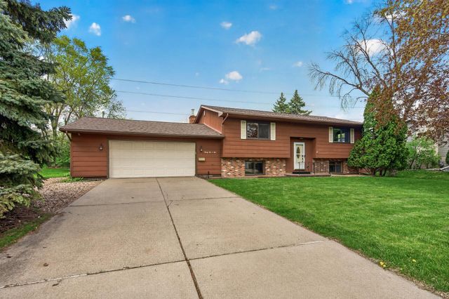 2505 Brenner Street, Roseville, MN 55113