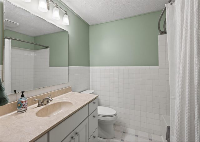 2505 Brenner Street, Roseville, MN 55113