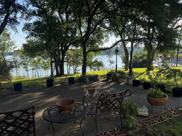 302 Collum Drive, Lake Bridgeport, TX 76426