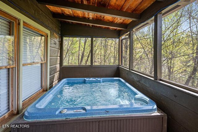 2415 N School House Gap Rd, Sevierville, TN 37876