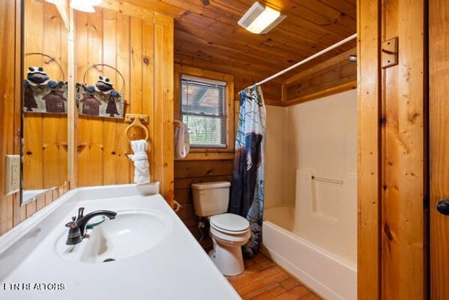 2415 N School House Gap Rd, Sevierville, TN 37876