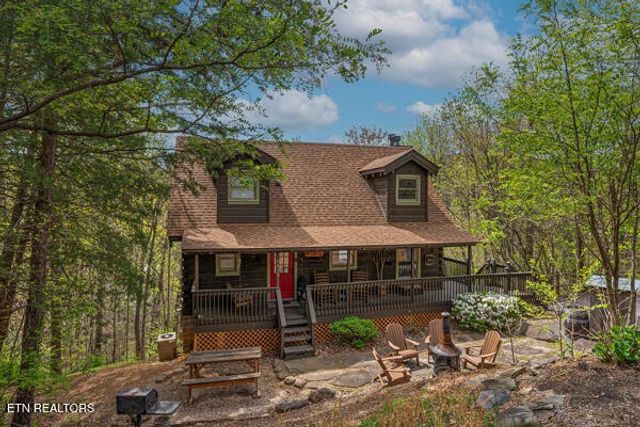 2415 N School House Gap Rd, Sevierville, TN 37876