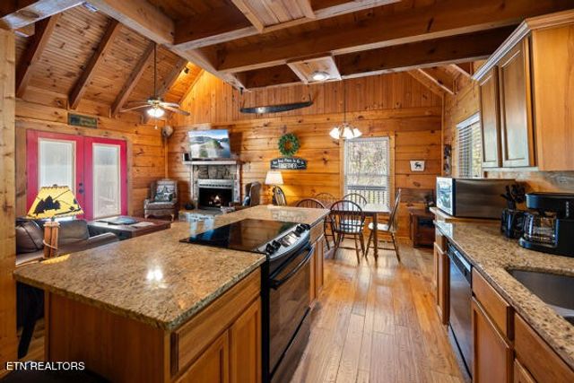 2415 N School House Gap Rd, Sevierville, TN 37876