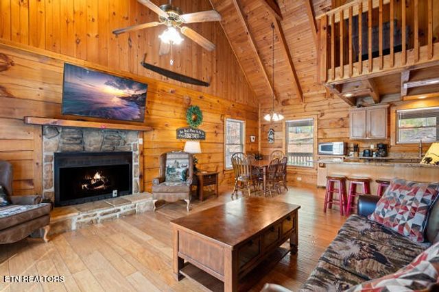 2415 N School House Gap Rd, Sevierville, TN 37876