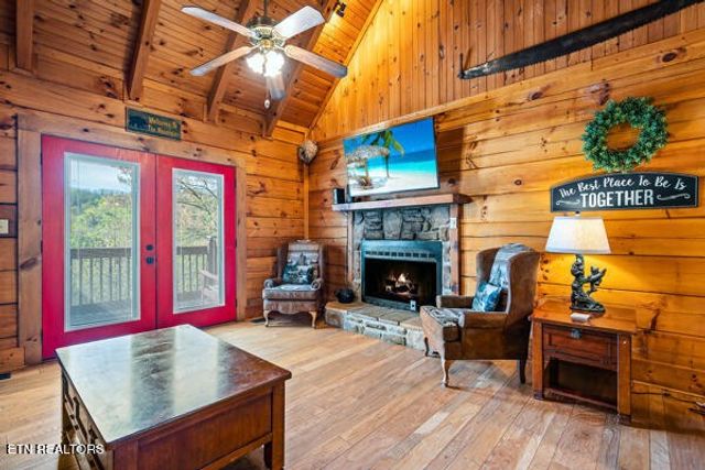 2415 N School House Gap Rd, Sevierville, TN 37876