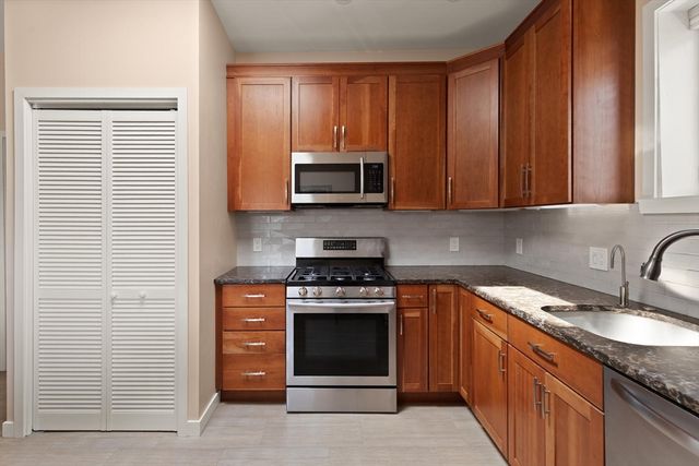 515 Pleasant St 3-1, Melrose, MA 02176