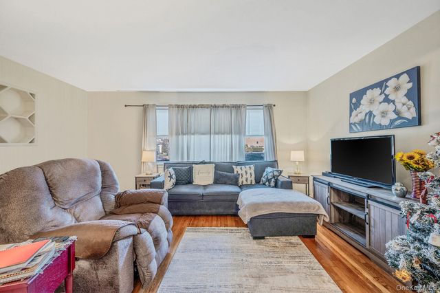 34 Meyer Avenue, Valley Stream, NY 11580