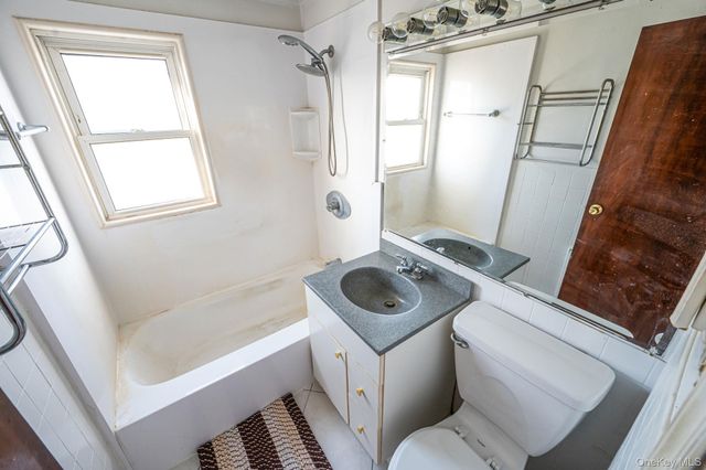 34 Meyer Avenue, Valley Stream, NY 11580