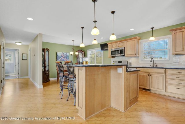 7360 Delta River Drive, Lansing, MI 48906