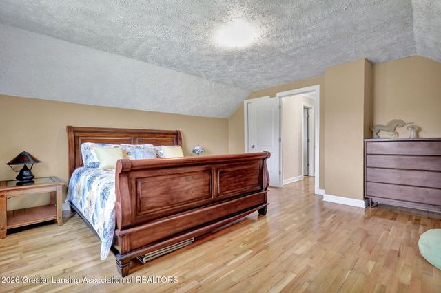 7360 Delta River Drive, Lansing, MI 48906