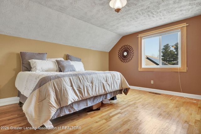 7360 Delta River Drive, Lansing, MI 48906