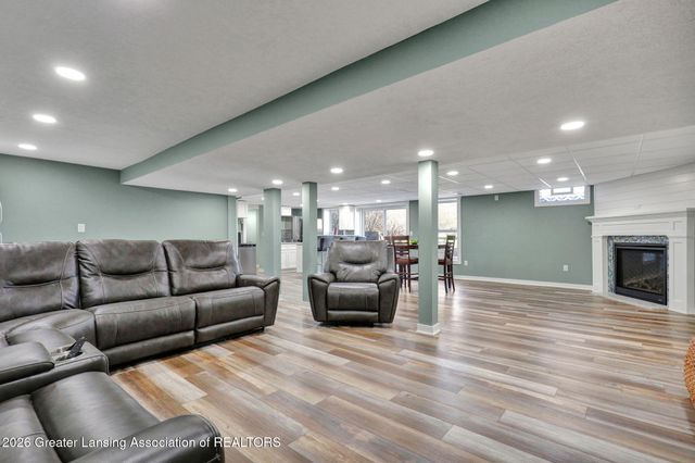 7360 Delta River Drive, Lansing, MI 48906