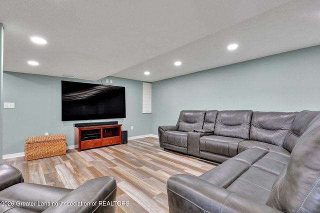 7360 Delta River Drive, Lansing, MI 48906
